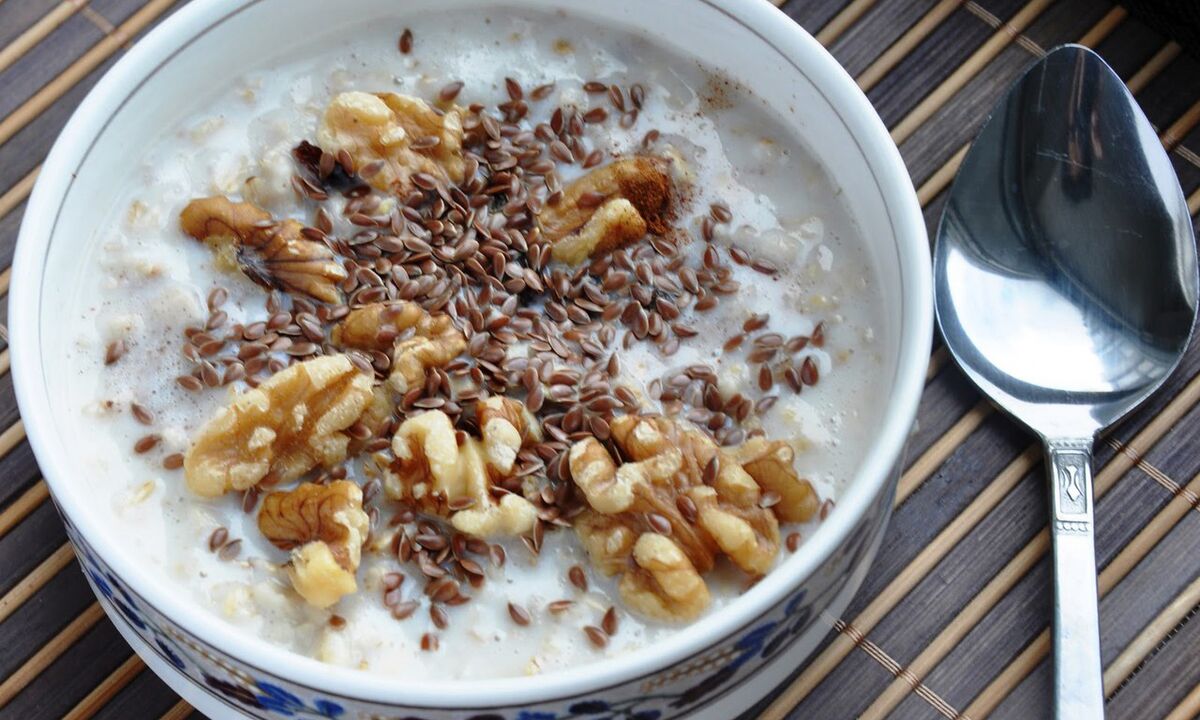 亚麻籽粥加牛奶——减肥饮食中的健康早餐